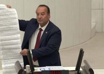 Sekiz ayrı yerden ‘yönetim kurulu üyesi’ olarak maaş alıyor