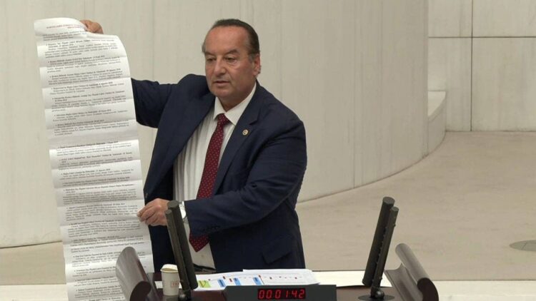 Sekiz ayrı yerden ‘yönetim kurulu üyesi’ olarak maaş alıyor