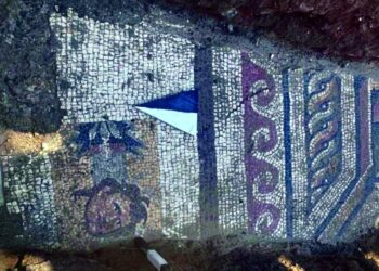 Maraş’ta altyapı çalışması sırasında 1500 yıllık mozaik bulundu