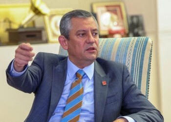 Özgür Özel: Biz eski defterlerle değil halkın veresiye defteriyle uğraşıyoruz