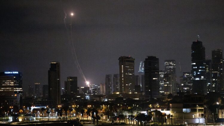 İsrail’de 40 bin turist mahsur kaldı