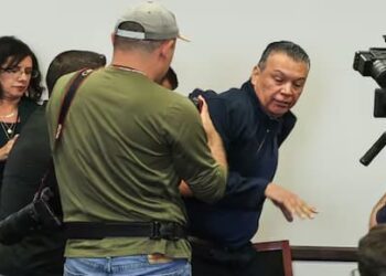 ABD’de senatör ters kelepçeyle gözaltına alındı