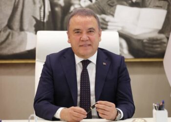 Antalya Büyükşehir Belediye Başkanı Muhittin Böcek görevden uzaklaştırıldı