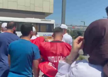 Başakşehir Çam ve Sakura Şehir Hastanesi sağlıkçılarından eylem: “Niçin ısrarla sağlıksız yemek malzemeleri çalışanlara dayatılmaktadır”