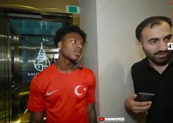 Dünyanın en çok izlenen yayıncısı, Galata Kulesi’nde İngilizce bilen memur bulamadı