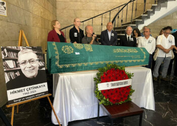 Gazeteci Hikmet Çetinkaya son yolculuğuna uğurlandı