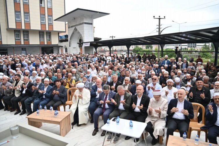 İsmailağa Cemaati’nin dergâh açılışına AKP’liler akın etti