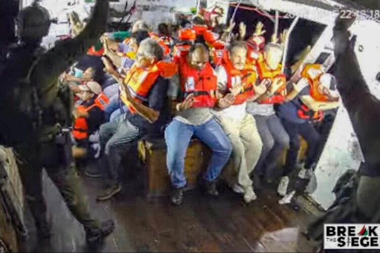 İsrail ordusu Gazze’ye yardım götüren Hanzala gemisine müdahale etti