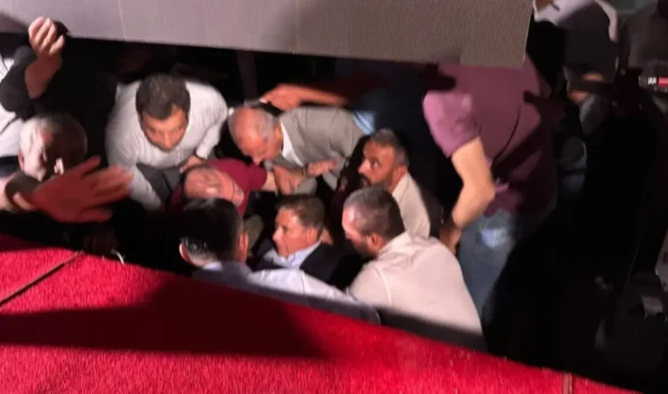 Kürsüden düşen CHP’li Murat Emir’in omurgası kırıldı