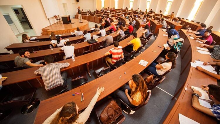 Özel üniversite ücretlerine rekor zam: Tıp 1,5 milyon liraya dayandı