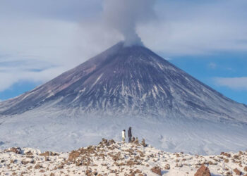 Rusya’da 8.8’lik depremden sonra yanardağ patladı