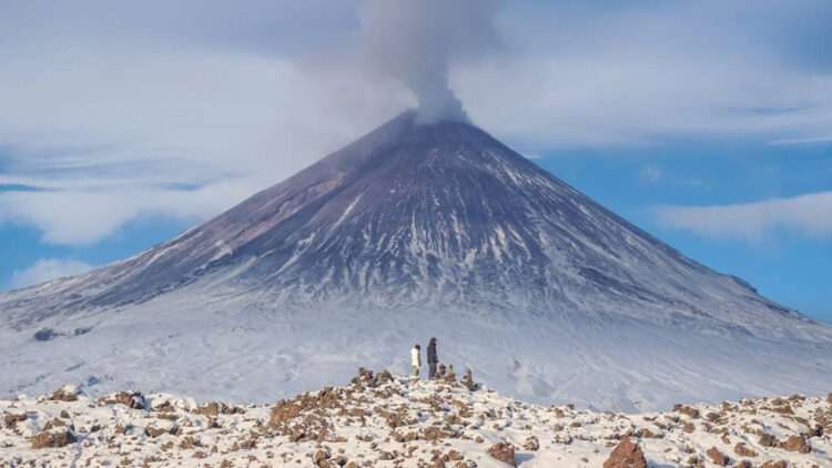 Rusya’da 8.8’lik depremden sonra yanardağ patladı