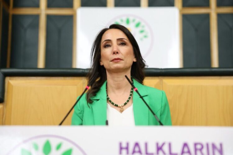 Tülay Hatimoğulları: Barış umudunu gölgeleyen siyasi operasyonlar bitmeli