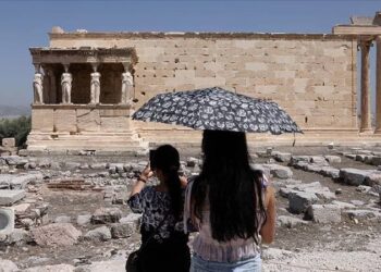 Atina’da çatı sıcaklığı 100 derece ölçüldü