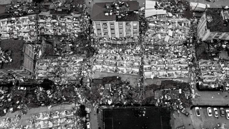 Çetenin karanlık oyunu: Ölülerle mezun ettiler