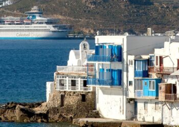 Yunanistan cruise gemilerinden yolcu başına 20 avro almaya başladı