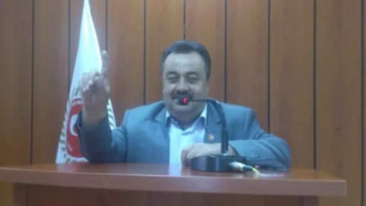 ”Bana ters geliyor” diyerek MHP’den istifa etti