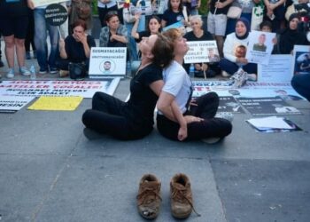 Minguzzi’nin annesi eylemini sonlandırdı