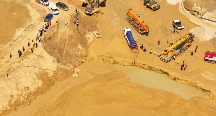 Kum ocağında göçükte kalan işçi hayatını kaybetti