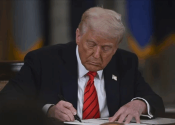 Trump ‘vergi indirimi’ tasarısını imzaladı