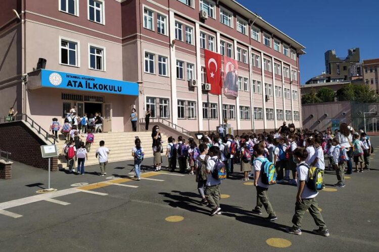 Kayıt borsası: Devlet okullarında ‘MEB vermiyor, veli versin’ düzeni