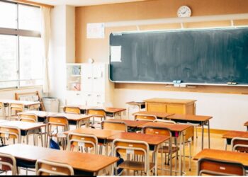 AKP Isparta İl Başkanı yeğeni için okul taşıttı