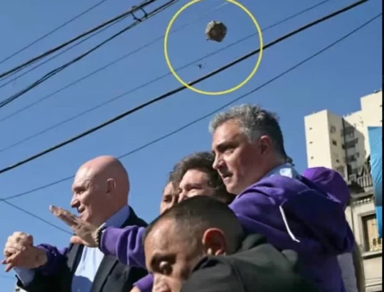 Arjantinli lider Javier Milei’ye taşlı saldırı