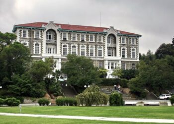Boğaziçi’nde kadrolaşma iddiası: Tecrübeli öğretmenler tasfiye edildi, sendikalı çalışanlar işten çıkarıldı