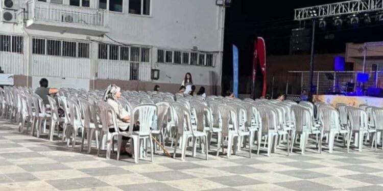 Özlem Çerçioğlu protestosu devam ediyor: Konsere kimse gitmedi