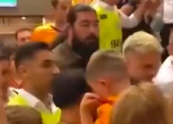 Gündem yaratan görüntüler: Icardi taraftarla kavga etti