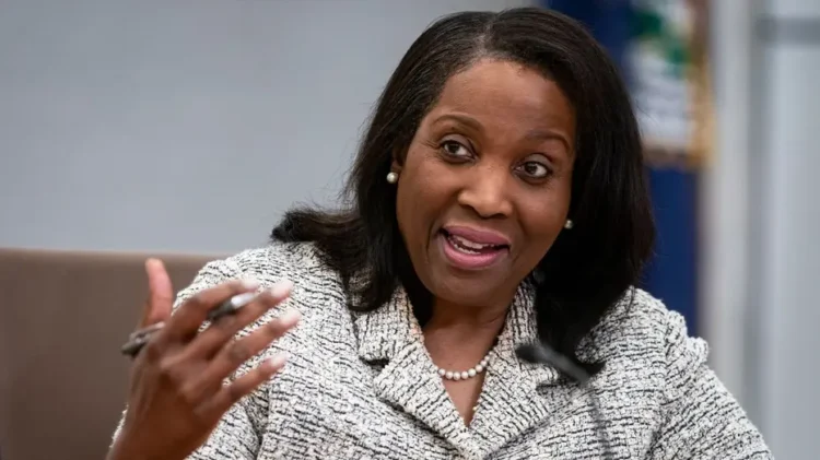 Fed Yönetim Kurulu Üyesi Cook, Trump’a dava açacak: Görevimden ayrılmıyorum