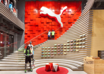 Milyarder aile müşteri arıyor: Spor giyim devi satışa çıkarıldı