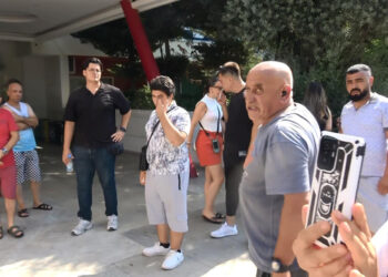 Otel çalışanları iş bıraktı, yemekler az çıktı, temizlik yapılmadı, üstüne elektrikler kesildi