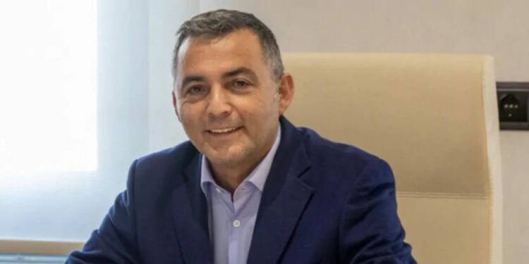 Tutuklu başkanın emekli maaşını kestiler