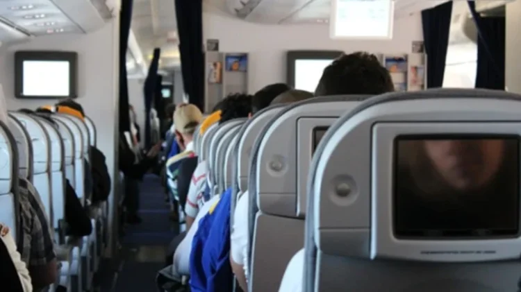 Yolcu uçağı durdurmaya çalıştı: ‘İki erkek öpüştü iddiası’ Trabzon uçağını karıştırdı