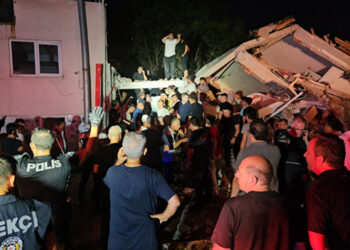 Ünlü oyuncu amcasını kaybetti: Balıkesir’deki depremde 1 can kaybı var