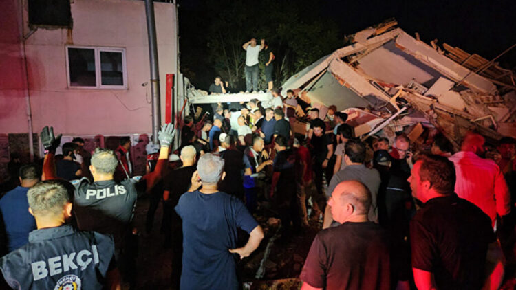 Ünlü oyuncu amcasını kaybetti: Balıkesir’deki depremde 1 can kaybı var