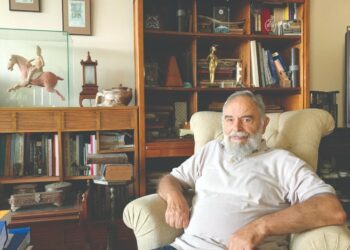 Akademisyen Mete Tunçay hayatını kaybetti