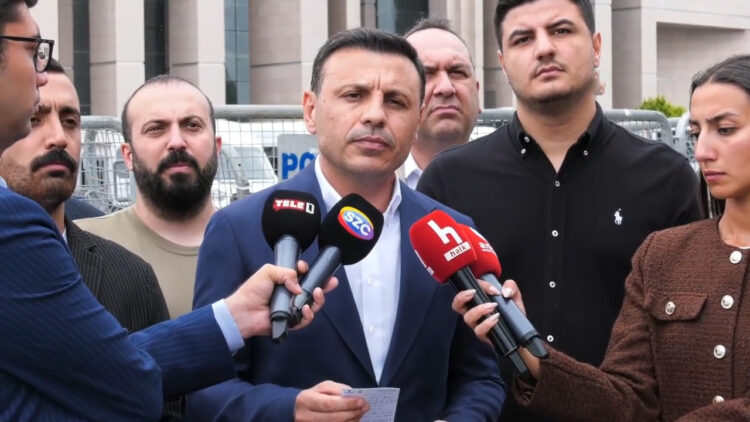 CHP İstanbul İl Başkanı Özgür Çelik: Emniyet yetkilileri, bu ülkeye 25 yıl Türk Silahlı Kuvvetleri’nde hizmet etmiş bir yüzbaşının gözaltı görüntüsünü servis ediyor