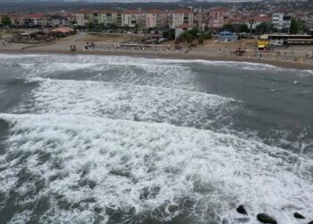 Rize’de denize girmek iki gün yasak