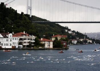 Rus yüzücü, İstanbul Boğazı’ndaki yarışta kayboldu