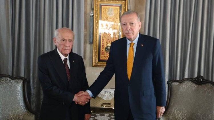Ankara’da konuşulan ‘tehlikeli’ senaryolar: “Mahkeme 15 Eylül’ü beklemeyip yönetimi tedbiren görevden uzaklaştırabilir; 2026 ilkbaharında baskın seçim gelebilir”