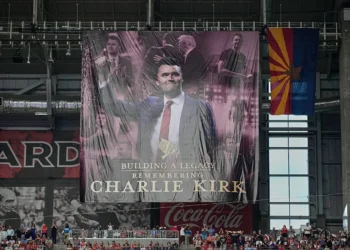 ABD, Charlie Kirk’ü uğurladı: Binlerce kişi katıldı, Trump ‘yas içindeki ulusa’ seslendi