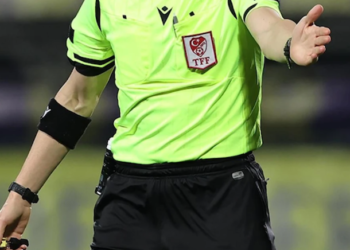 İzmir’deki maç öncesi hakeme bıçaklı saldırı