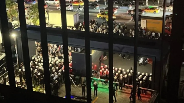 CHP İstanbul İl Binası abluka altında: Gıda ambargosu da başladı