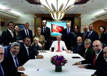 Cem Küçük: Uçakta sorular önceden alınıyor, istenmeyen sorular çıkarılıyor; bu yanlış, medyanın çoğunluğu zaten hükûmet yanlısı