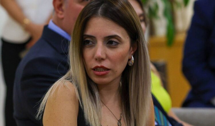 İzmir’de sokak röportajı nedeniyle hapis cezası verilmişti: Dilruba Kayserilioğlu hakkında beraat kararı