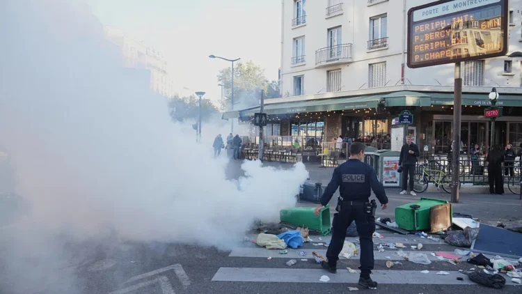 Fransa’da ‘Her Şeyi Durdur’ protestoları: Yaklaşık 200 kişi gözaltına alındı