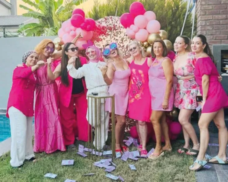 Emniyet teşkilatı bu fotoğrafı konuşuyor: Havuzlu villada pink parti