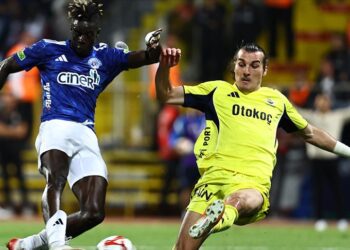 Fenerbahçe’den Sadettin Saran’a kötü merhaba: 10 kişilik Kasımpaşa’yı yenemediler